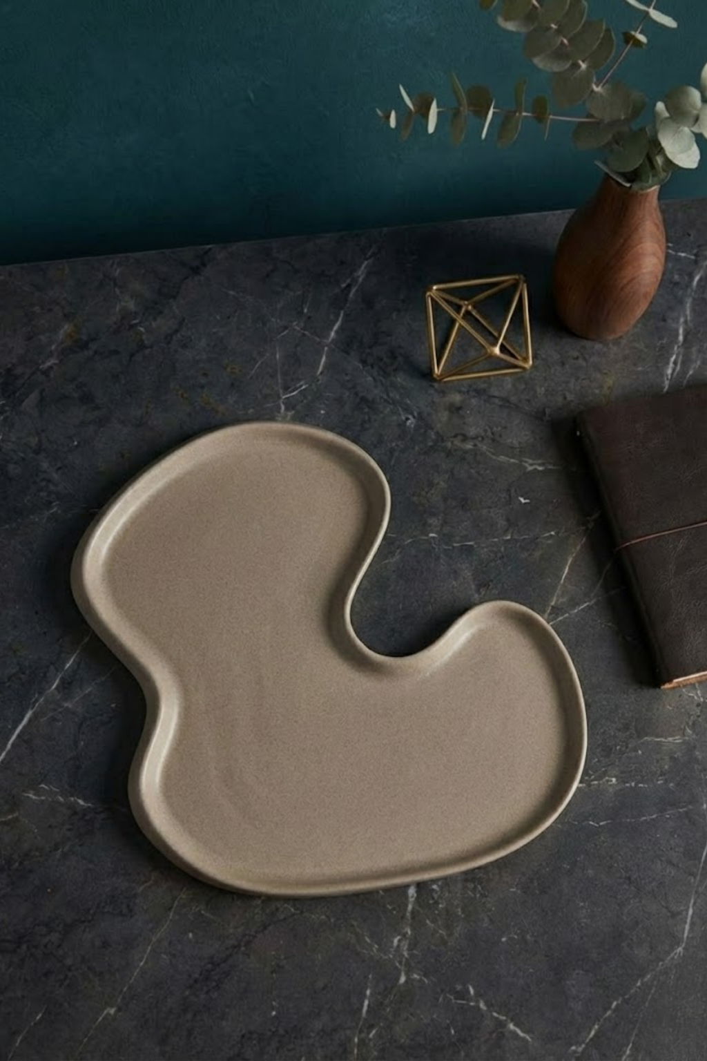 Arelia / Asimetrik Dekoratif Beton Tabak